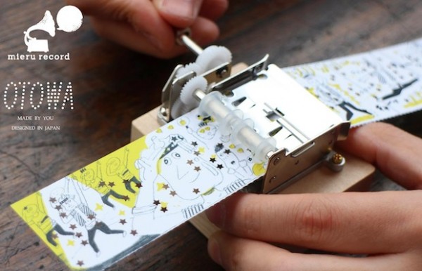 手搖音樂盒讓漫畫和音樂同步 Read Muzik Air