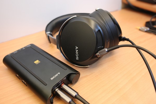 SONY - PHA-3 MDR-Z7 MUC-B12BL1 セット　SONY Sony MDR-Z7 Headphones and PHA-3 Portable DAC and Headphone